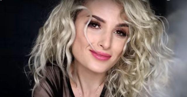 Osušila je kosu uz pomoæ ovog predmeta i dobila frizuru kao iz salona