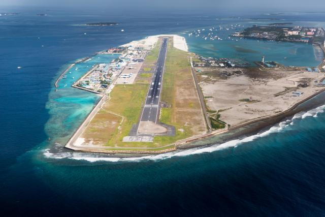 Pista usred okeana: Najlepši ili najstrašniji aerodrom?