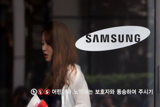 Samsung traži kupce za višak Appleovih OLED ekrana