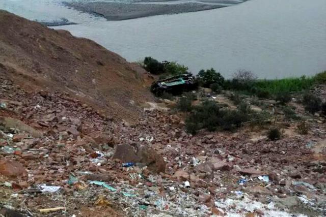 Peru: Survao se autobus niz liticu, najmanje 44 mrtvih