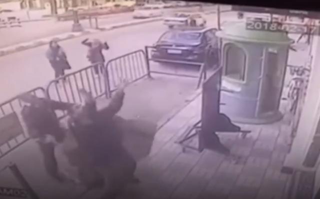 Policajac spasao dete u padu sa treæeg sprata / VIDEO