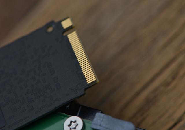 "Zver": Samsung smestio SSD od 30TB u kuæište dužine 6,4 cm