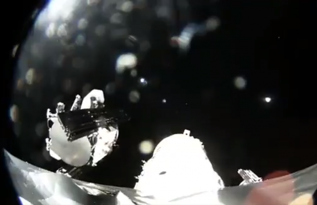 SpaceX uspešno lansirao prve internet satelite / VIDEO