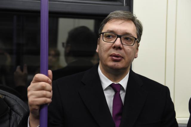 Vučić: Novinari napadali kao osice, nisam bio samo u Glini