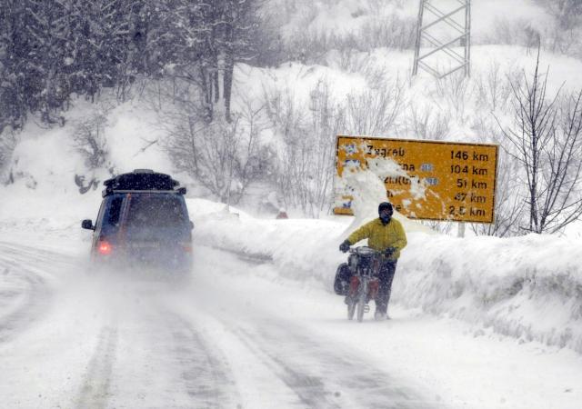 Srbija zavejana, region u haosu – snežni nanosi i minus 21