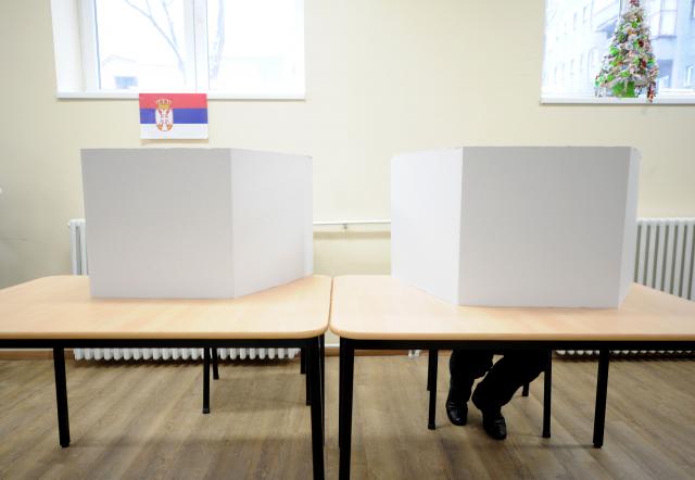 Predstavnici DJB i Dveri vrše uvid u izborni materijal