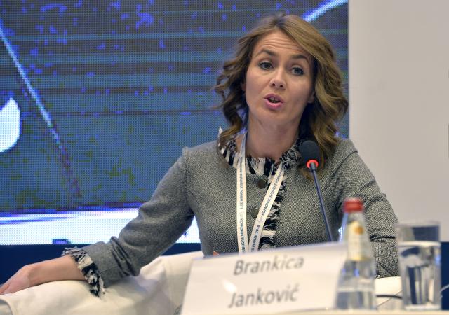 "Žene vole oficire, žene sa Dedinja, žene traže ljubavnika,..."