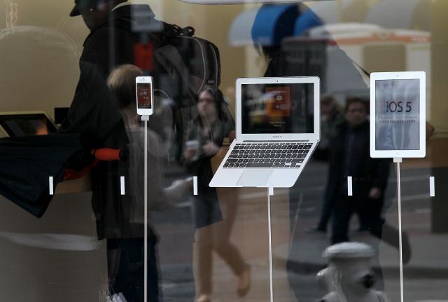 Apple namerava da predstavi jeftiniji MacBook Air