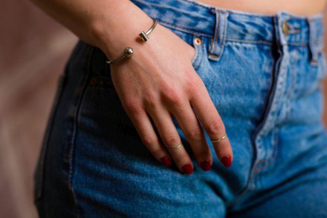 Sjajan trik pomoću kojeg možete proširiti ili suziti farmerke bez krojača