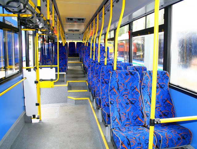 Zašto su sedišta u autobusu uvek drečavo šarena?