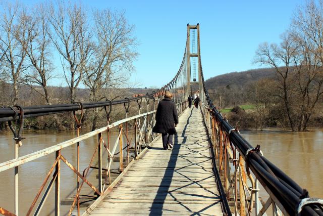 Most koji nam služi 6 decenija, "kidaju" ga toèkovi FOTO