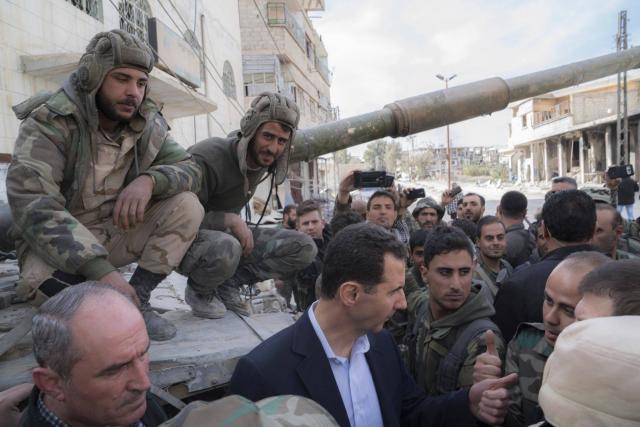 Asad posetio vojsku u istočnoj Guti FOTO