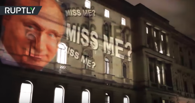 "Nedostajao sam vam?" Putin na zgradi Forin ofisa VIDEO
