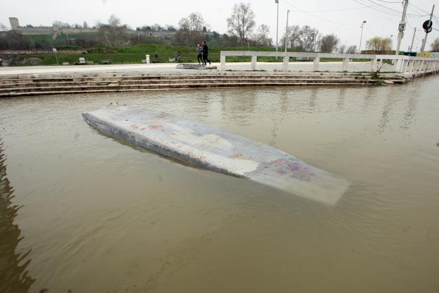 Beograd poèinje da se brani od poplava, pod vodom i Ada