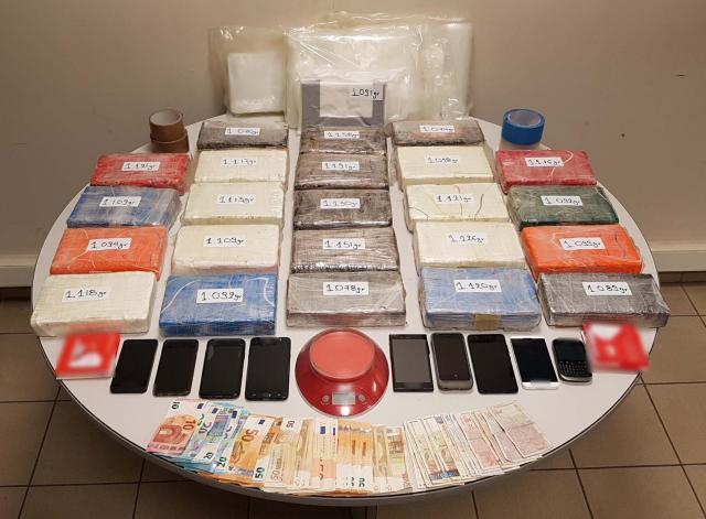 Serbian citizens arrested with EUR 1mn worth of cocaine