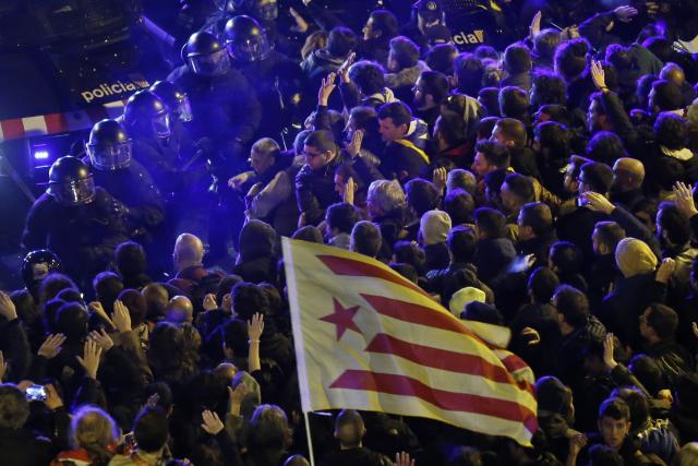 Novi sukobi u Kataloniji, gorele slike kralja FOTO, VIDEO