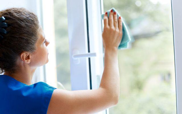 Praktičan trik domaćica: Prozori blistavi za tren – bez tragova i mrlja