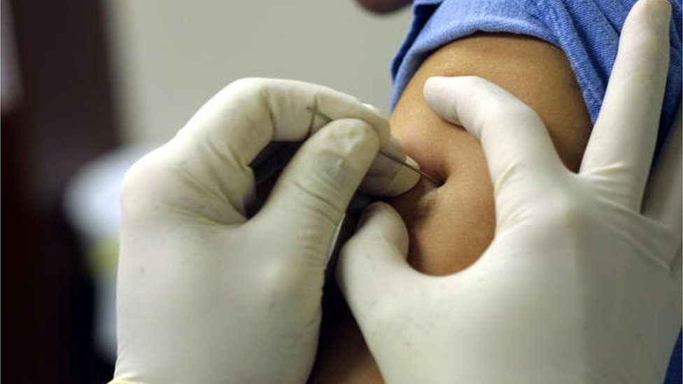 Vakcinacija u kontrolisanim zdravstvenim uslovima/Getty Images