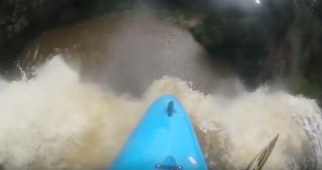 Zastrašujući snimak: Pogledajte spuštanje kajaka niz vodopad