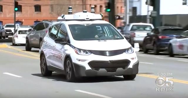 Policajac napisao kaznu samovozećem automobilu