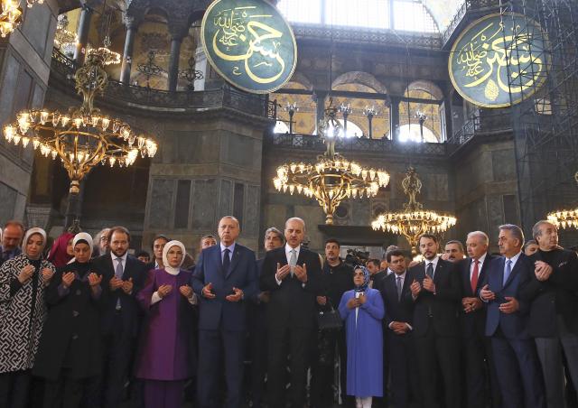 Erdogan recitovao stihove iz Kurana u Aja Sofiji