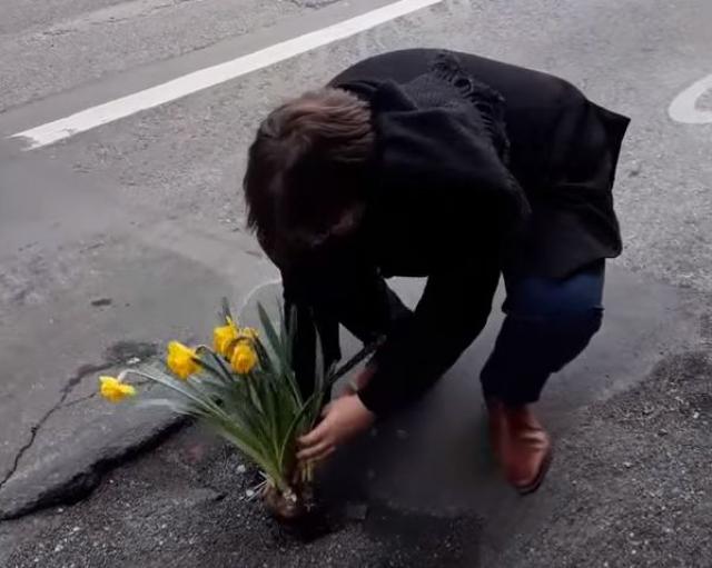 Holanðanin našao "cvetno" rešenje za briselske rupe / VIDEO