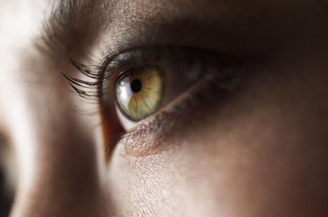 Zvezda Instagrama izgubila vid - želela je samo novu boju oèiju