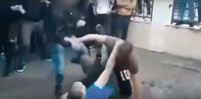 Još jedna brutalna tuča srednjoškolaca u regionu VIDEO