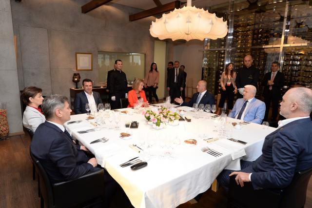 Za stolom s Mogerinijevom Brnabiæeva, Zaev, Rama,Haradinaj