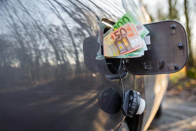 Enormno poskupljenje goriva u Srbiji - šta je istina