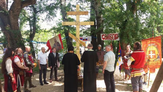 Belgrade park now features "Russian-Serbian cross"