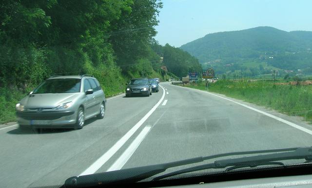 Koja vozila smete da pretièete preko pune linije