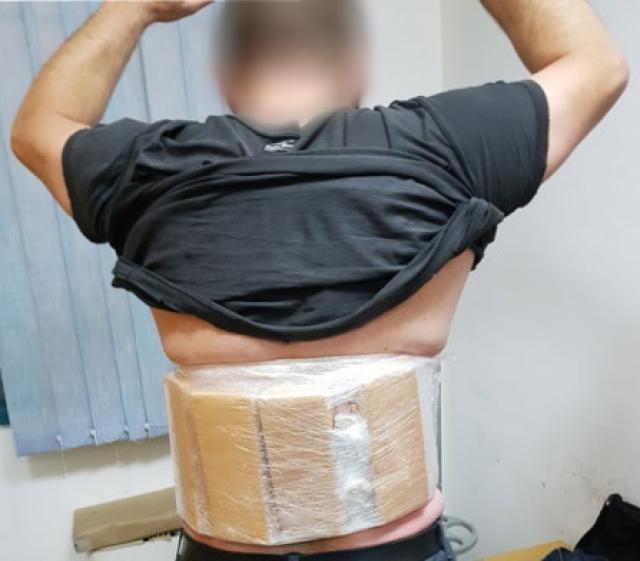 Smuggler caught with 2.1 kilos of heroin taped to his body