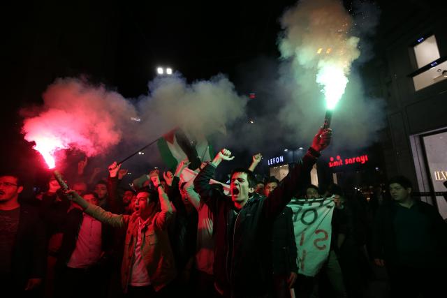 Istanbul: Spalili američke i izraelske zastave