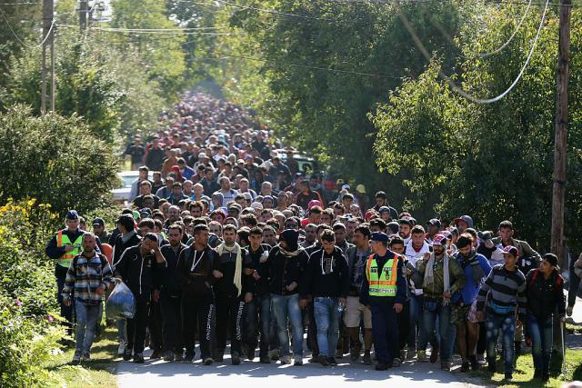 Croatia worried as "120,000 migrants move toward Bosnia"