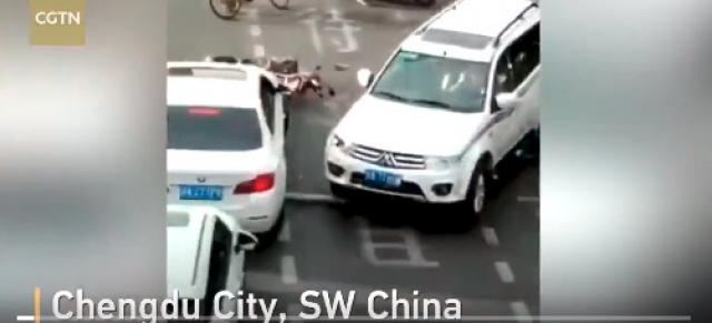 Ovaj vozač napravio je haos, pa je dobio i batine VIDEO