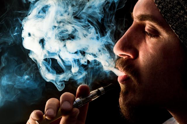 Zaista smrtonosna navika: Elektronska cigareta usmrtila èoveka
