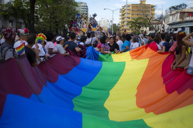 Blic: Legalizacija gej brakova u Srbiji 2019. godine?
