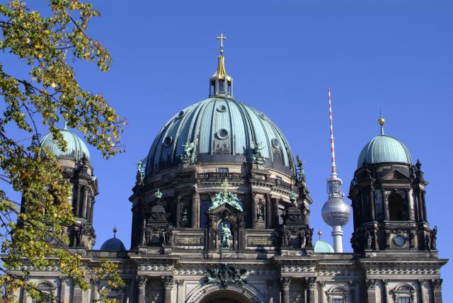 Berlinska katedrala postala dom za oko 30.000 pèela