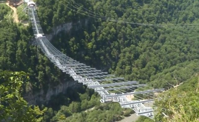 Viseći most u Sočiju od kojeg zastaje dah / VIDEO