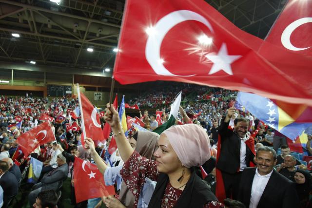 SA: Vijore se turske zastave, èuje se "sultan Erdogan"