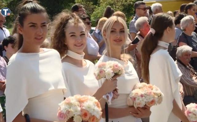 Ljubav pobeðuje sve: Održano kolektivno venèanje u Beogradu