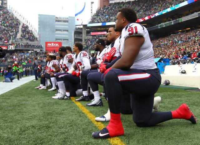 NFL ne želi novog Kapernika – zabranjeno kleèanje tokom himne