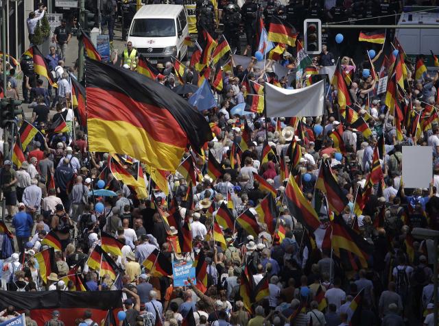 Sudar dve Nemaèke: "Merkelova mora da ode" i "Smrdite"