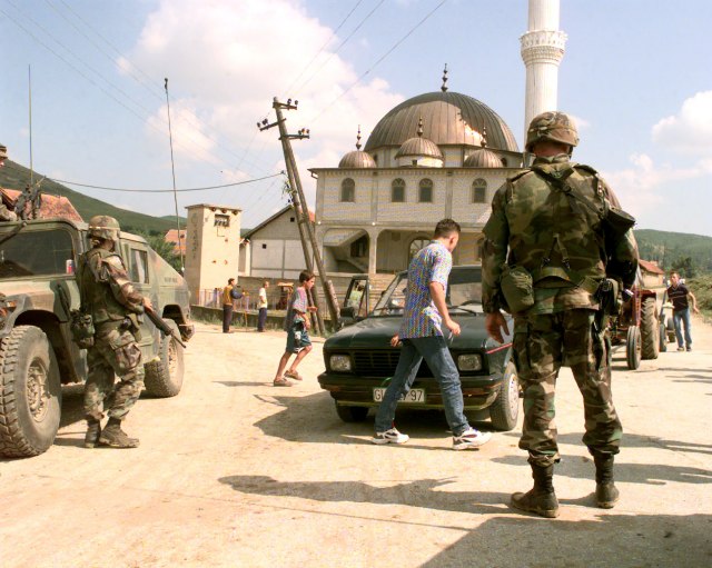 Srbija poslala vojsku i žandarmeriju na granicu s Kosovom?