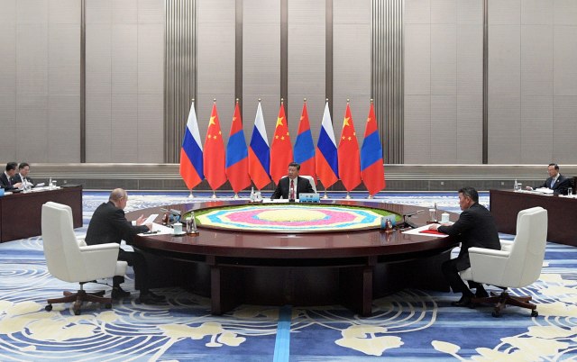 Putin u Kini, Ðinpingu poklonio - rusku saunu