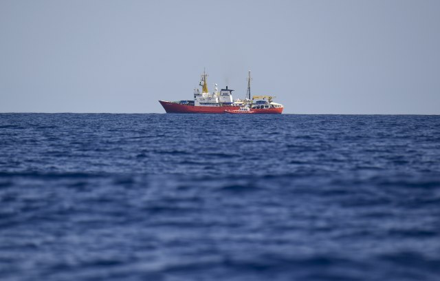 Brod sa 60 migranata pristaæe u Barseloni