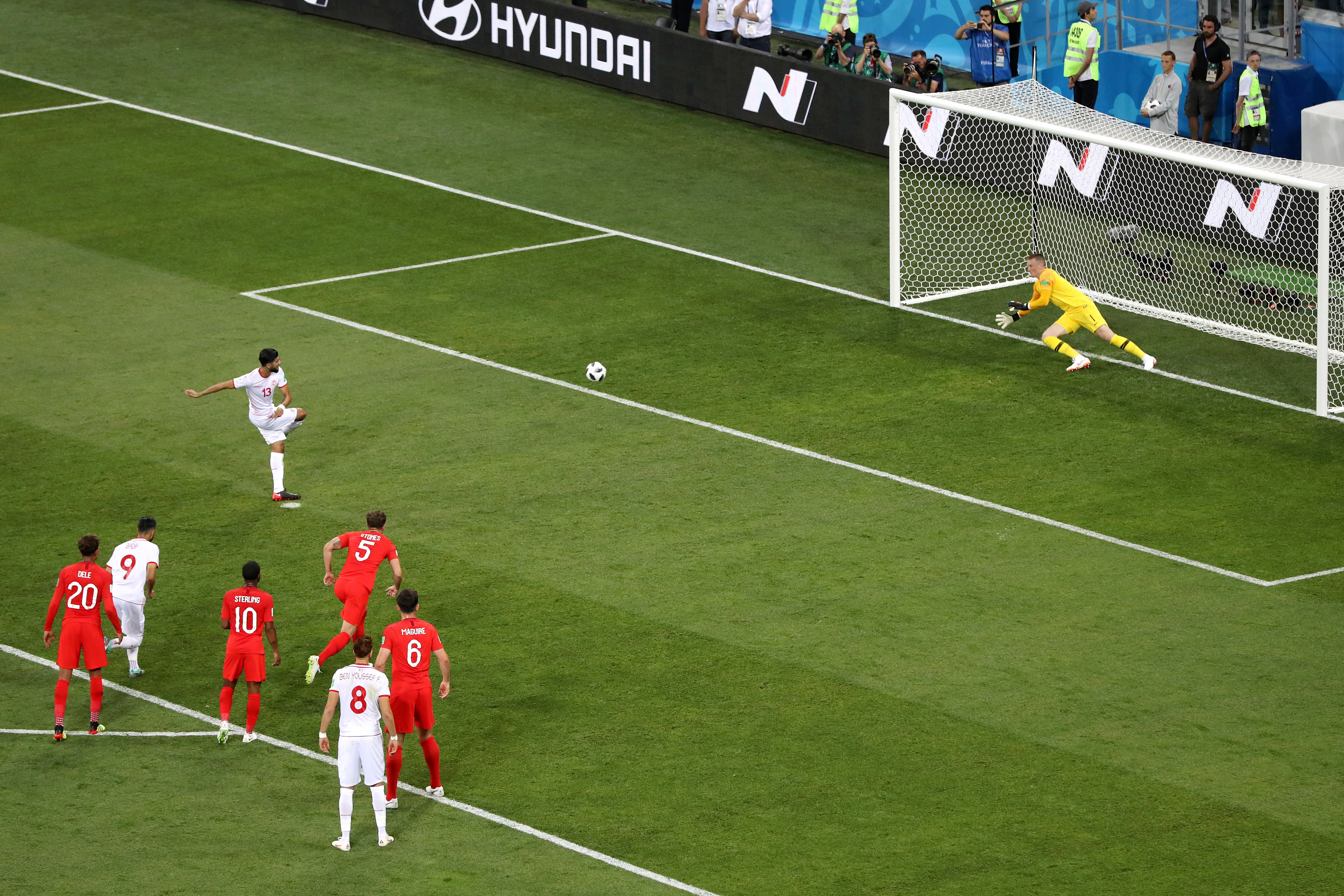 фото пенальти в футболе. одиннадцатиметровый пенальти. что такое пенальти в футболе. что такое пенальти в футболе. пробитие пенальти.