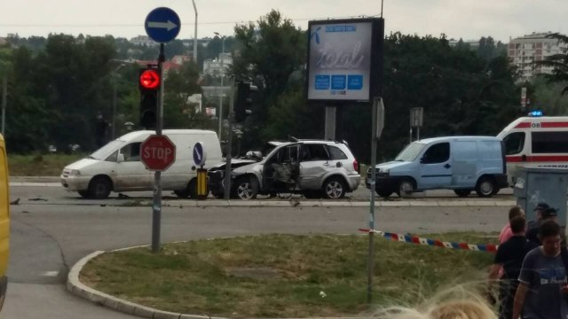 Belgrade: Car destroyed in explosion/PHOTOS