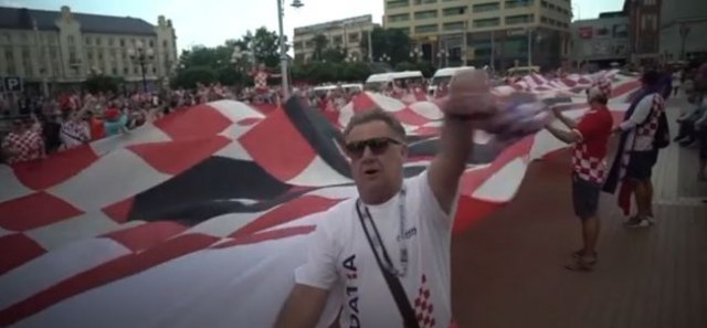 Hrvati se šepure zastavom dimenzija 96x10,5 metara